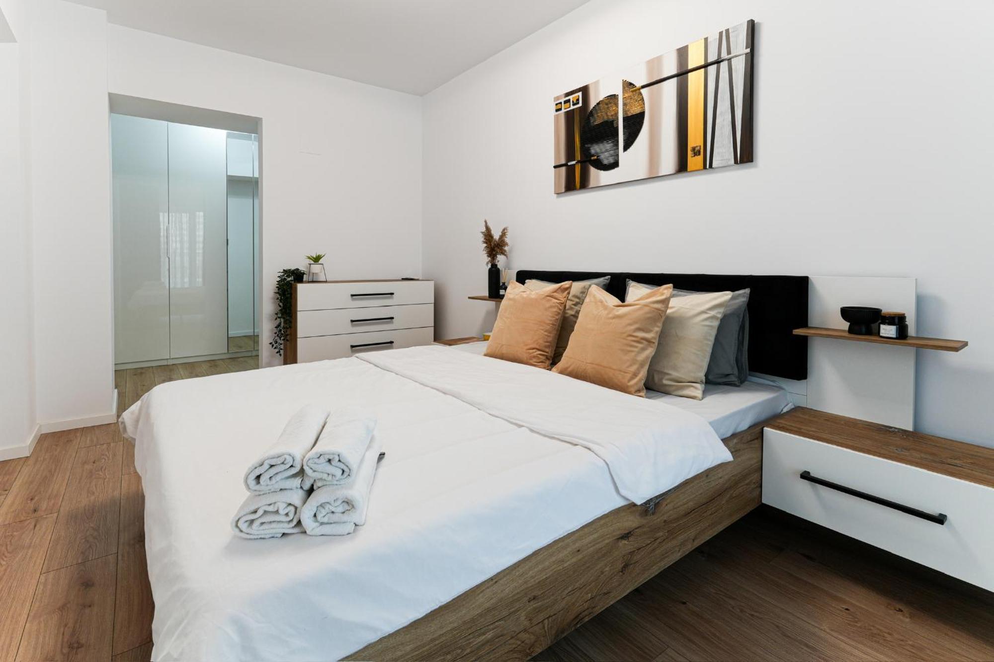 Sandra - Park-View Apt With Balcony & Parking Bucharest Exterior photo