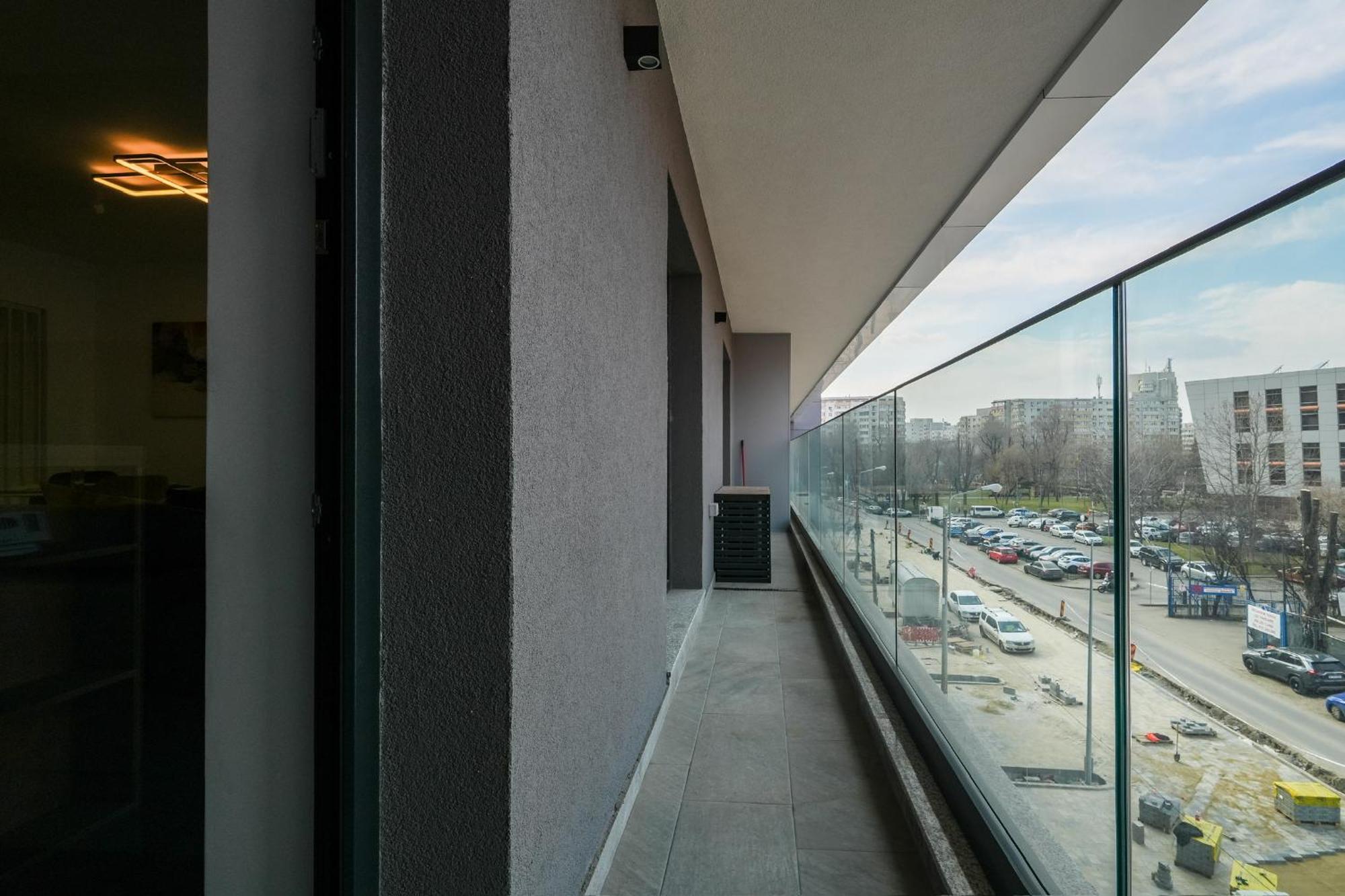 Sandra - Park-View Apt With Balcony & Parking Bucharest Exterior photo
